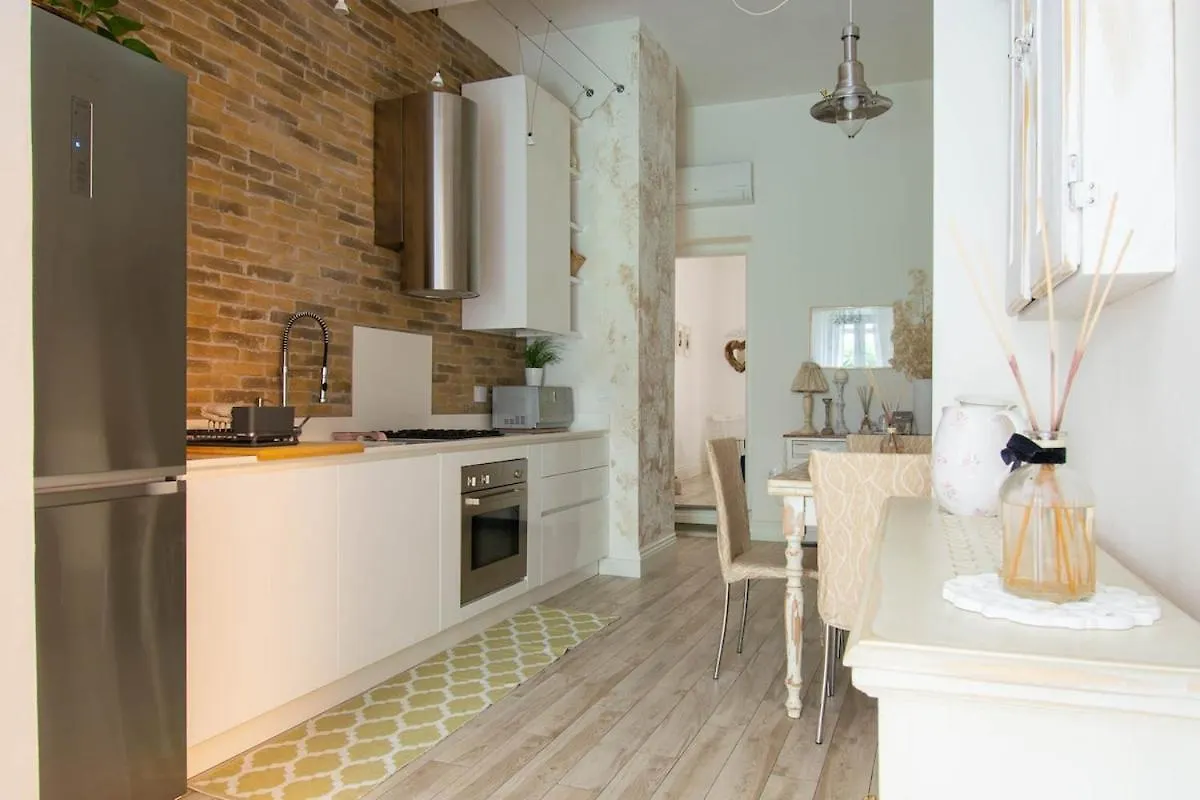 Stylish 2 Bedroom Flat - Garden Florence Apartment