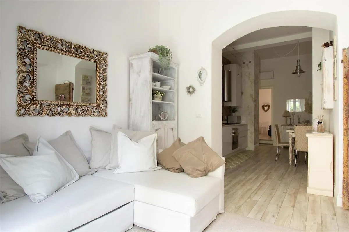 Stylish 2 Bedroom Flat - Garden Florence Apartment