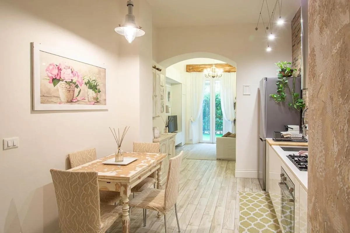 Stylish 2 Bedroom Flat - Garden Florence