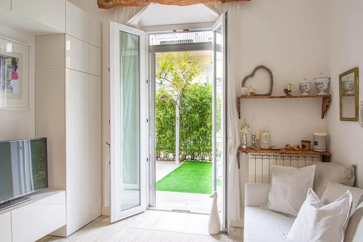 Stylish 2 Bedroom Flat - Garden Florence Apartment