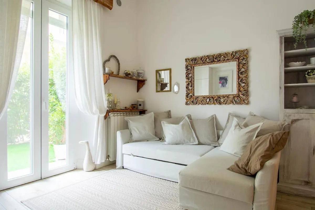 Stylish 2 Bedroom Flat - Garden Florence Apartment