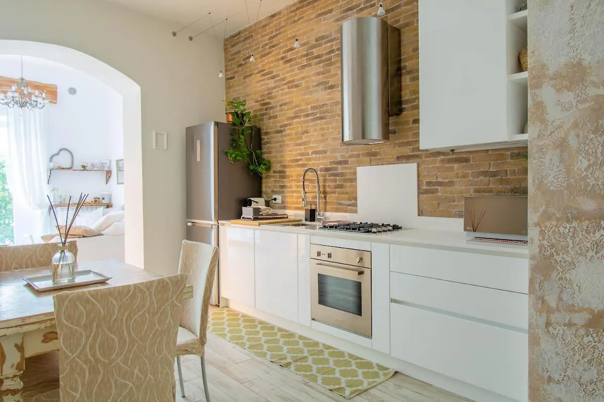 Stylish 2 Bedroom Flat - Garden Florence