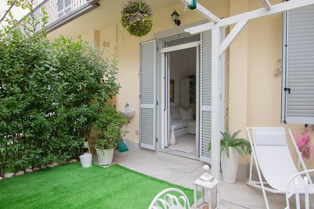 Stylish 2 Bedroom Flat - Garden Florence